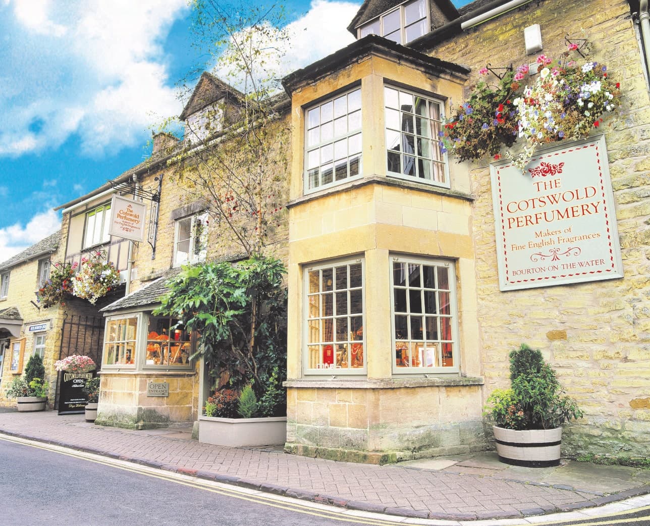 Quiet lanes and riverside paths around Bourton-on-the-Water